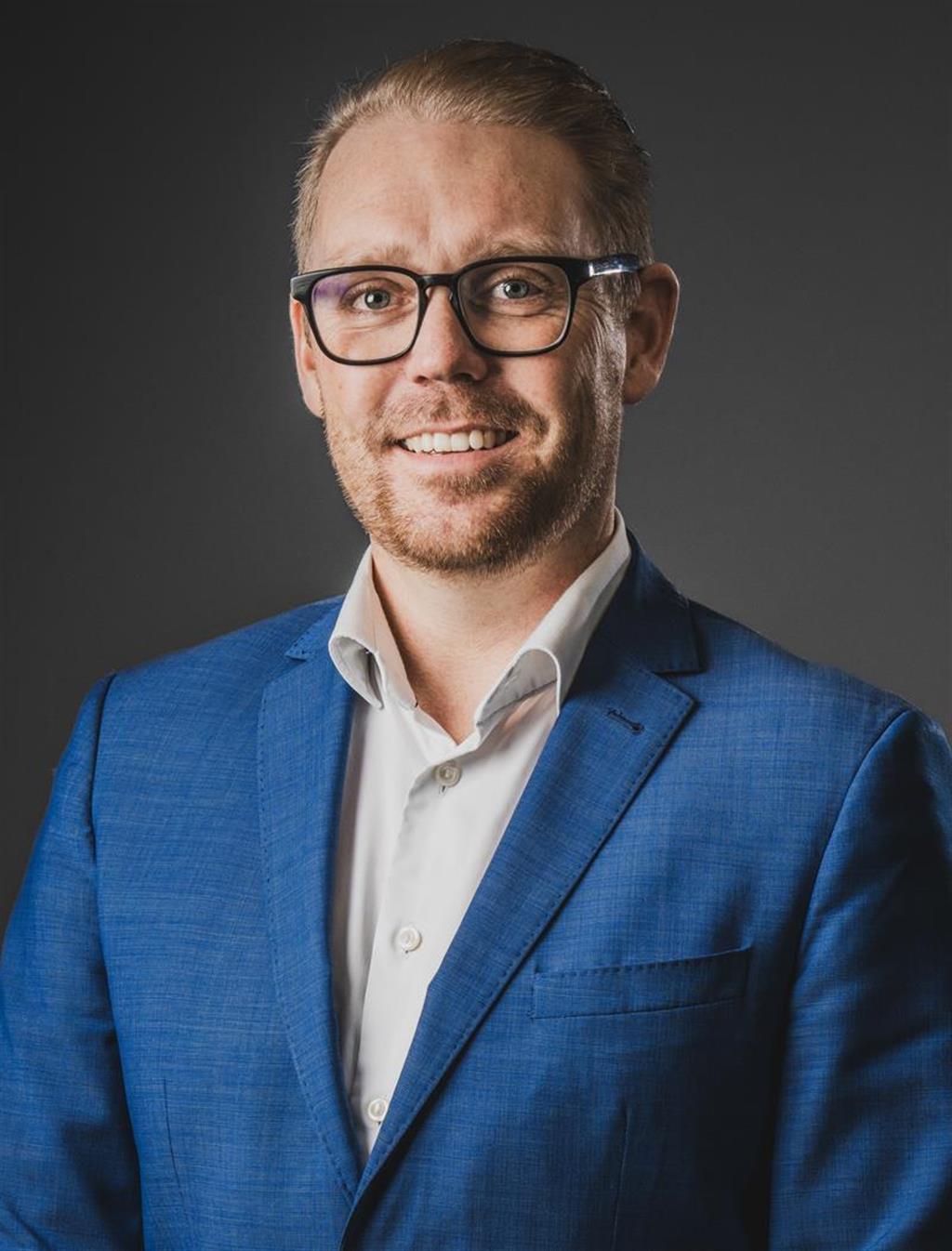 Gary Dambergs, Mäklare Svensk Fastighetsförmedling