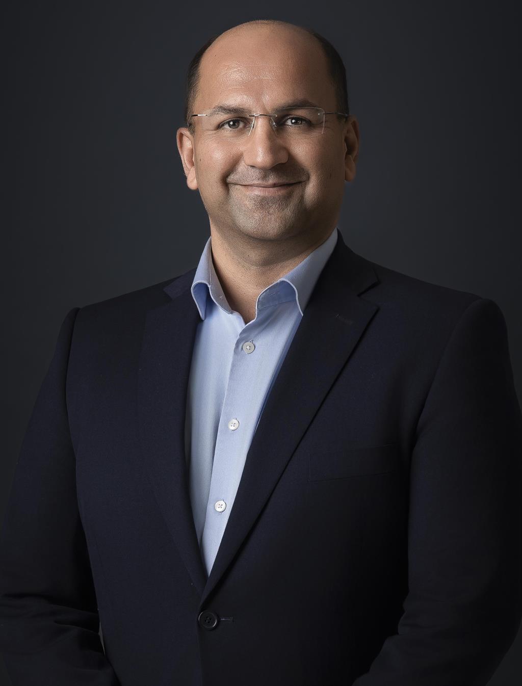 Farzad Reisi, Mäklare Svensk Fastighetsförmedling