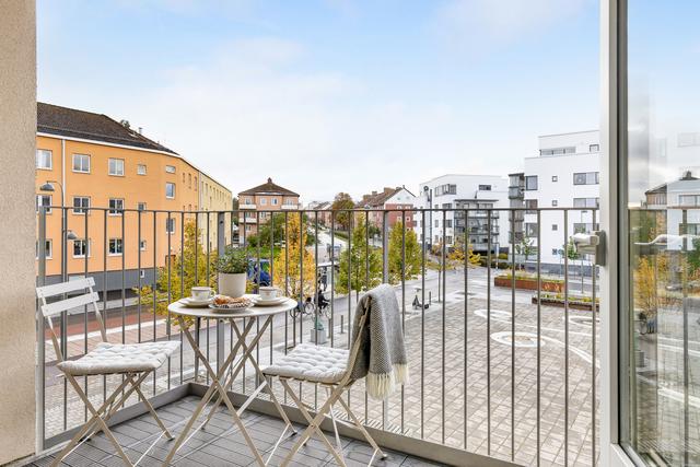 Balkong i sydväst med eftermiddags- och kvällssol