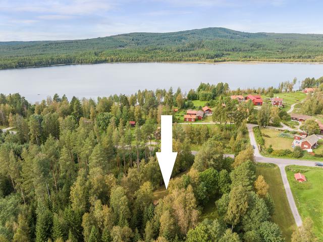 Stugan ligger i Åkersbodarna ed närhet till populära Styrsjön och bara 10 minuter från centrala Leksand.