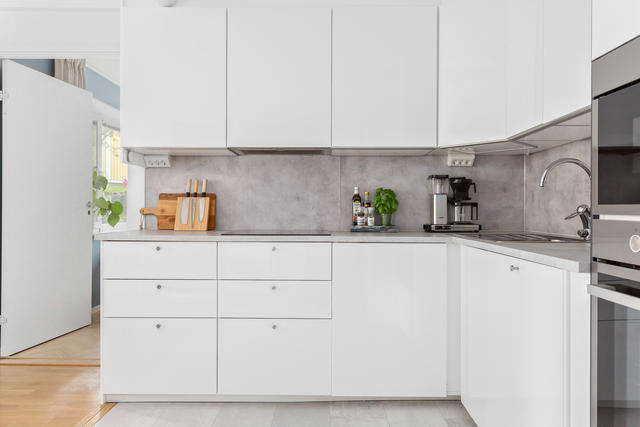 Stilrent kök med integrerad diskmaskin