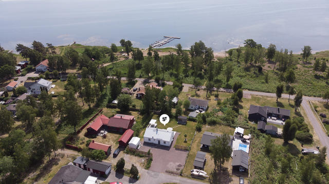 Nybyggt smultronställe (2021) med badrocksavstånd till samfällighetens sandstrand, badbrygga och båtbrygga!