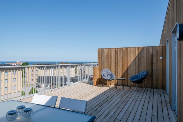Magnifik uteplats/terrass med utsikt över horisonten och havet