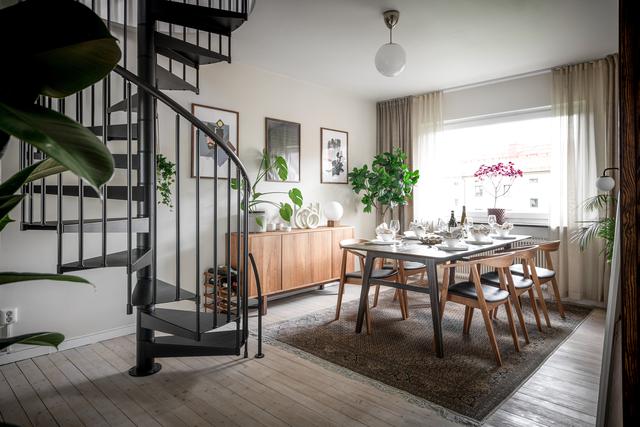Härlig matplats, detta går självklart att nyttja som vardagsrum med