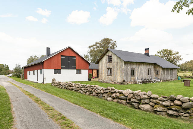 Kringbyggd gård omgiven av gärdersgårdar