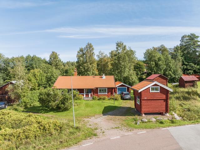 Välkommen till vackra Plintsberg och gården Djäkenbo.