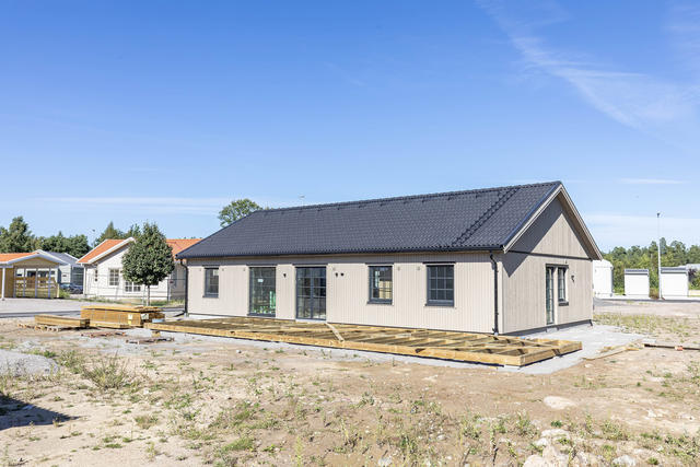 Exteriör (altan under uppförande)