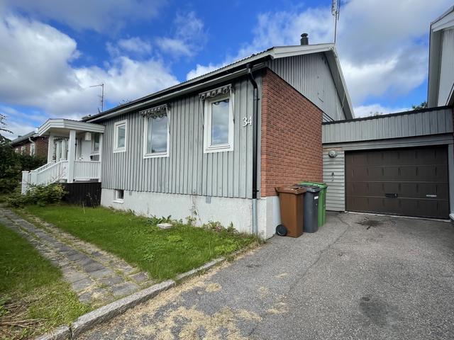 Framsida/garageuppfart