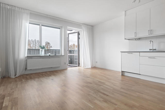 Ljus lägenhet med öppen planlösning