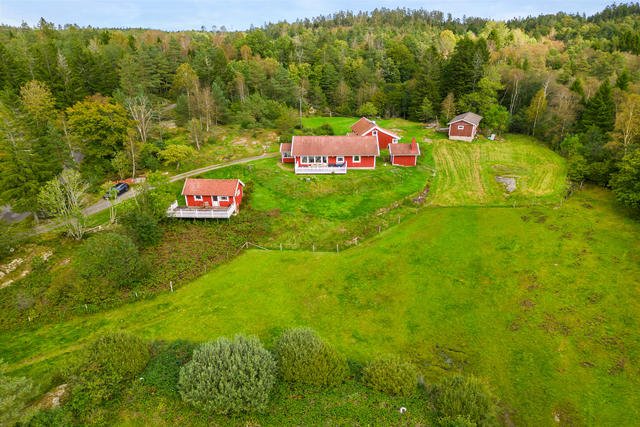 Lantbruksfastighet med skog och åkermark