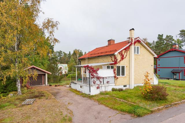 Hällvägen 8