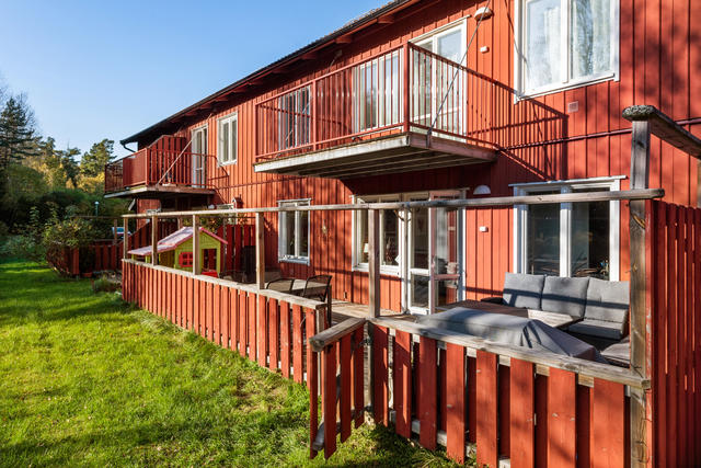Altanen mot naturen och solen