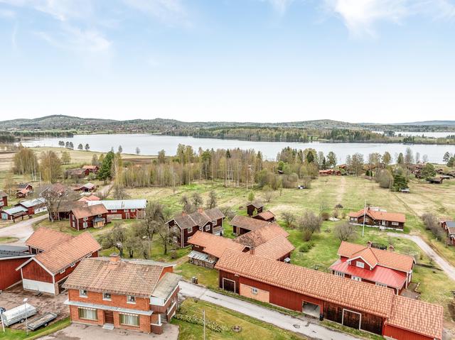 Vacker dalagård med stor potential!