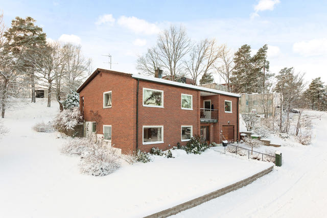 Varmt välkommen till Ankarvägen 11 på Bo Gärde i Lidingö