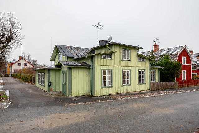 Husets fasad ut med Brunnsgatan