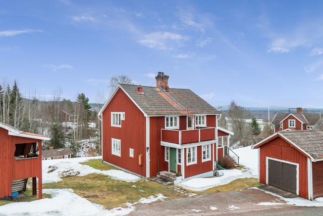 Välkommen till en vacker dalagård i härlig bymiljö.