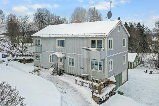 Entré på husets södra sida.