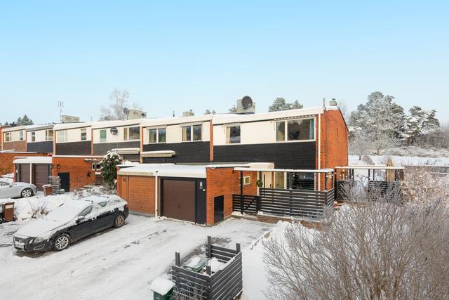 Varmt välkommen till gavelradhuset på Vikbyvägen 30 på Bo Gärde i Lidingö