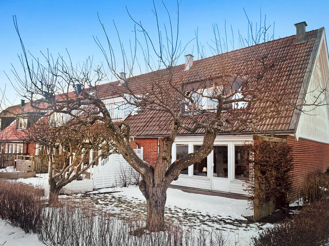 Stort gavelradhus i idylliska Gjutegården