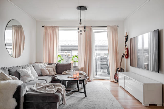 Välkommen till ljusa och fräscha Lantgårdsvägen 6D!