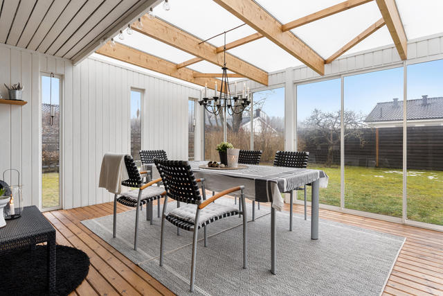 Inglasad uteplats i söderläge med fönster mot 3 väderstreck