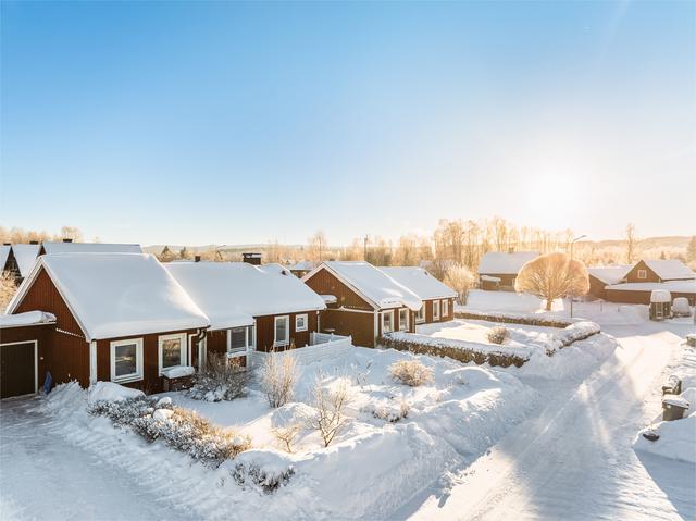 Välkommen till ett praktiskt kedjehus i ett plan!