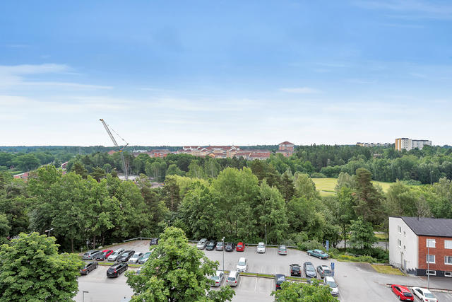 Utsikt över stora delar av Kallhäll från din egna balkong