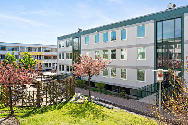 Skarpskyttevägen 28 A har helt ny fasad och nya fönster