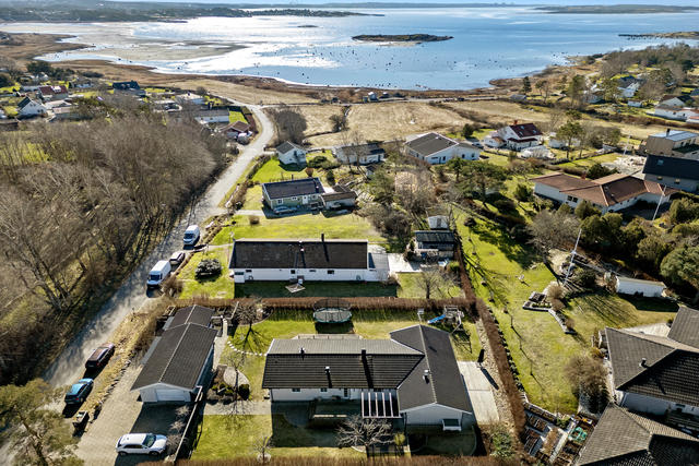 Badrocksavstånd till salta bad och fina klippor i attraktiva Vassbäck