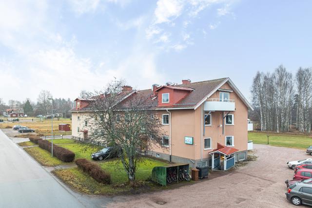 Välkomna till en fint renoverad lägenhet i välskött förening med låg månadsavgift!