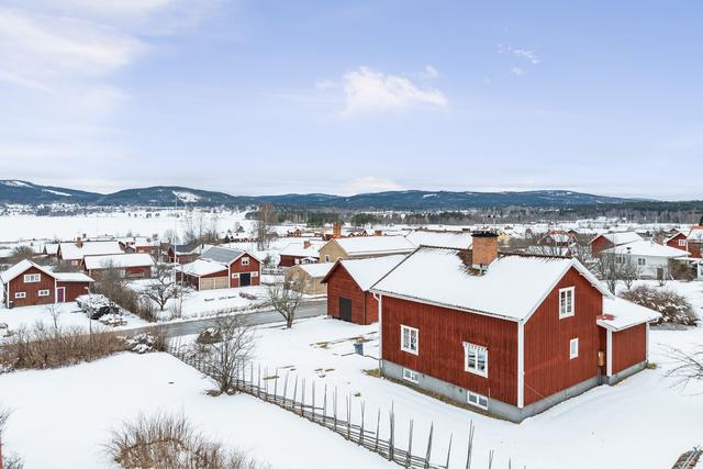 Välkommen till ett välunderhållet och charmigt hem!