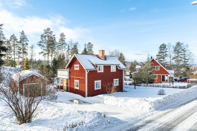 Tallbacksvägen - Trevlig faluröd villa med garage