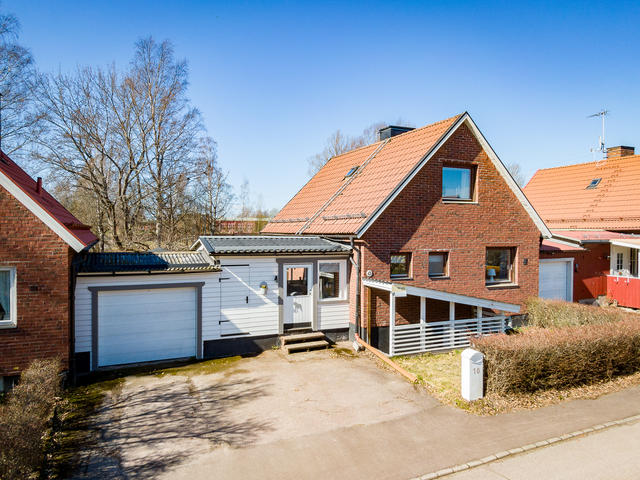 Garage med automatisk port