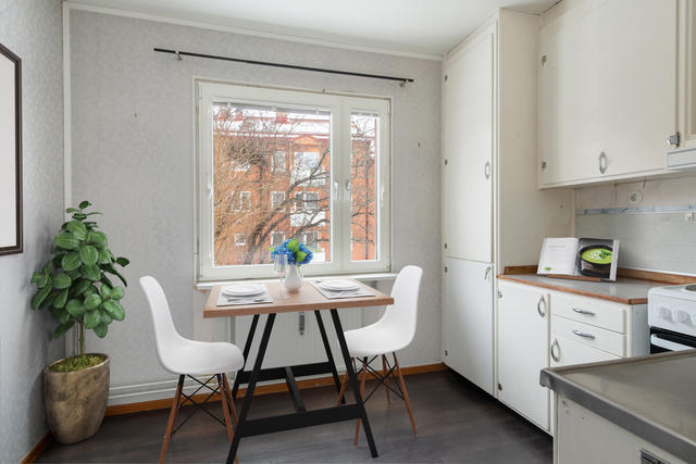 Inspirations bild kök med liten matplats