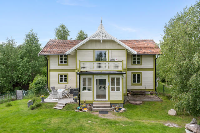Välkommen till denna Hästgård på Heden 42
