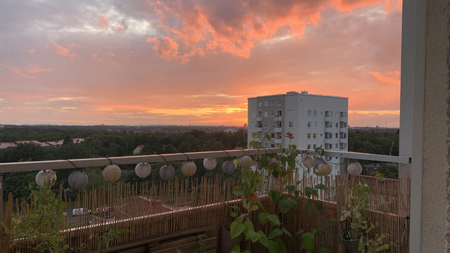 Kvällssol och solnedgång från balkongen
