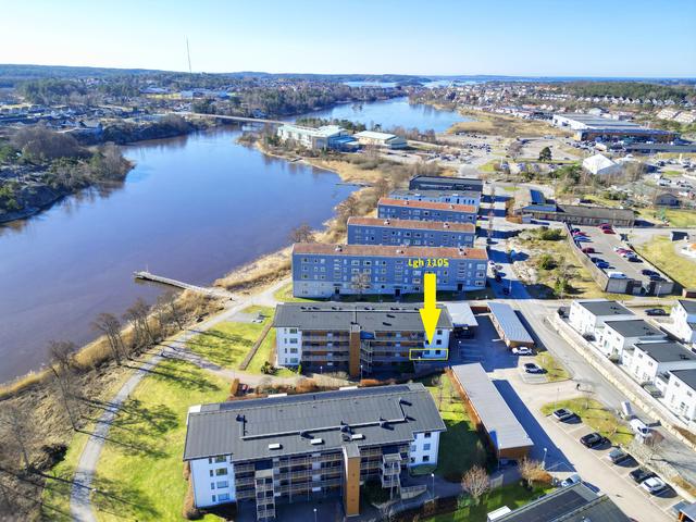 Varmt välkommen till Tångenvägen 36 och denna fantastiska lägenhet centralt i Strömstad!