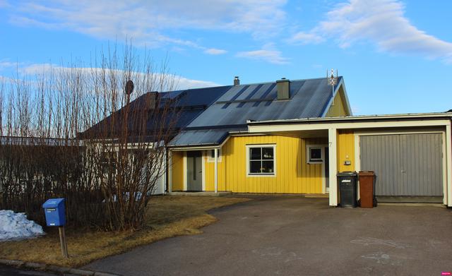 Framsida/garageinfart