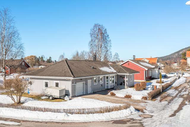 Soligt hörnläge på trevliga Myrsvängen!