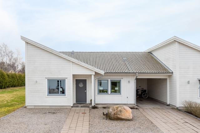 Framsidan av kedjehuset
