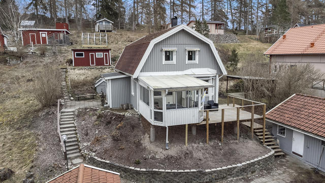 Modern och stilfull villa på attraktiva Malmönvägen!