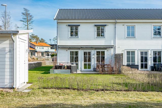 Solig baksida (bilden är tagen vid tretiden)