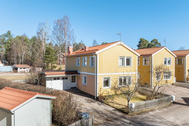 Välkommen till ett lättskött och centralt boende.
