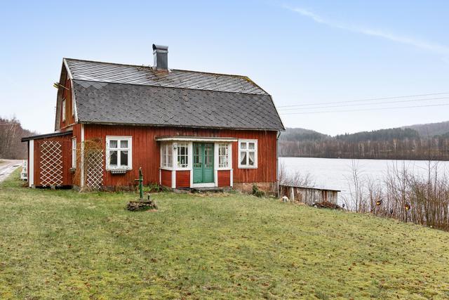 Stig in i ditt framtida paradis vid Boaforsdammen och låt dig förtrollas av en unik kombination av naturskönhet, avskildhet och en avslappnad livsstil.