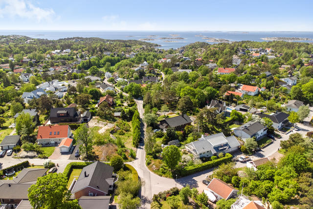 Havsnära och naturskönt villaområde