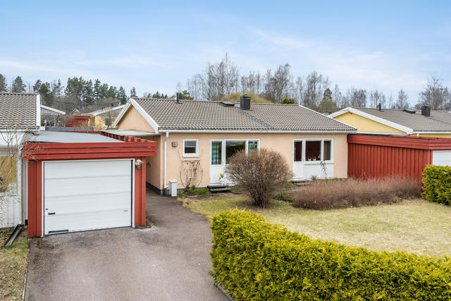 Skogsvägen 53E, ett komplett boende för dig som vill bo enkelt men ändå inte i en traditionell lägenhet. 