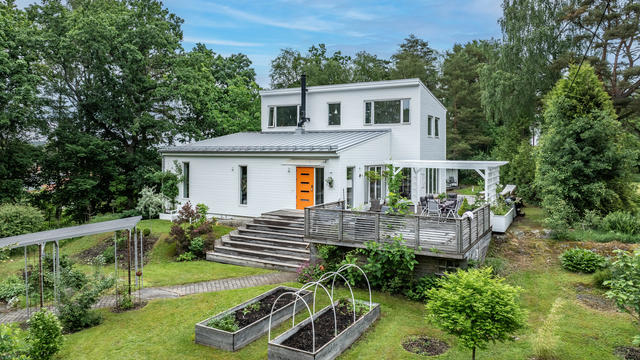 Välkommen till huset med den orangea dörren!