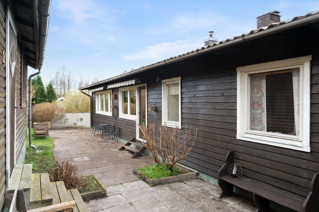 1 plans hus med gästhus