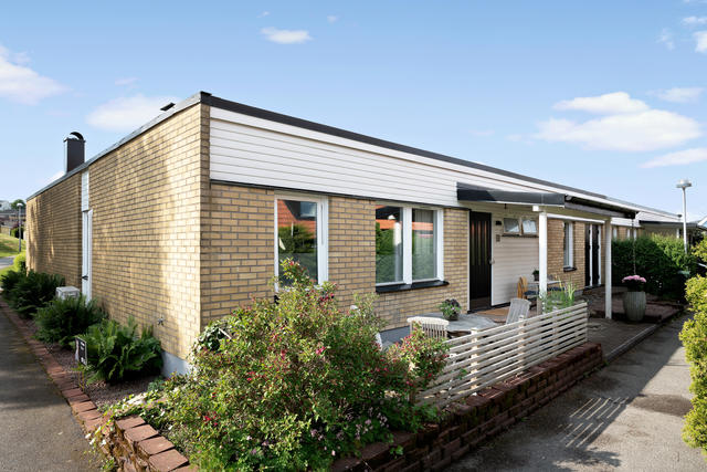 Välkommen till ett friköpt enplanshus i Gjutegården.