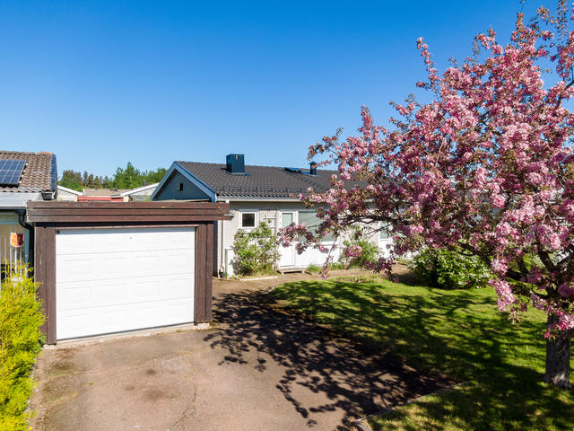 Garage med automatisk port